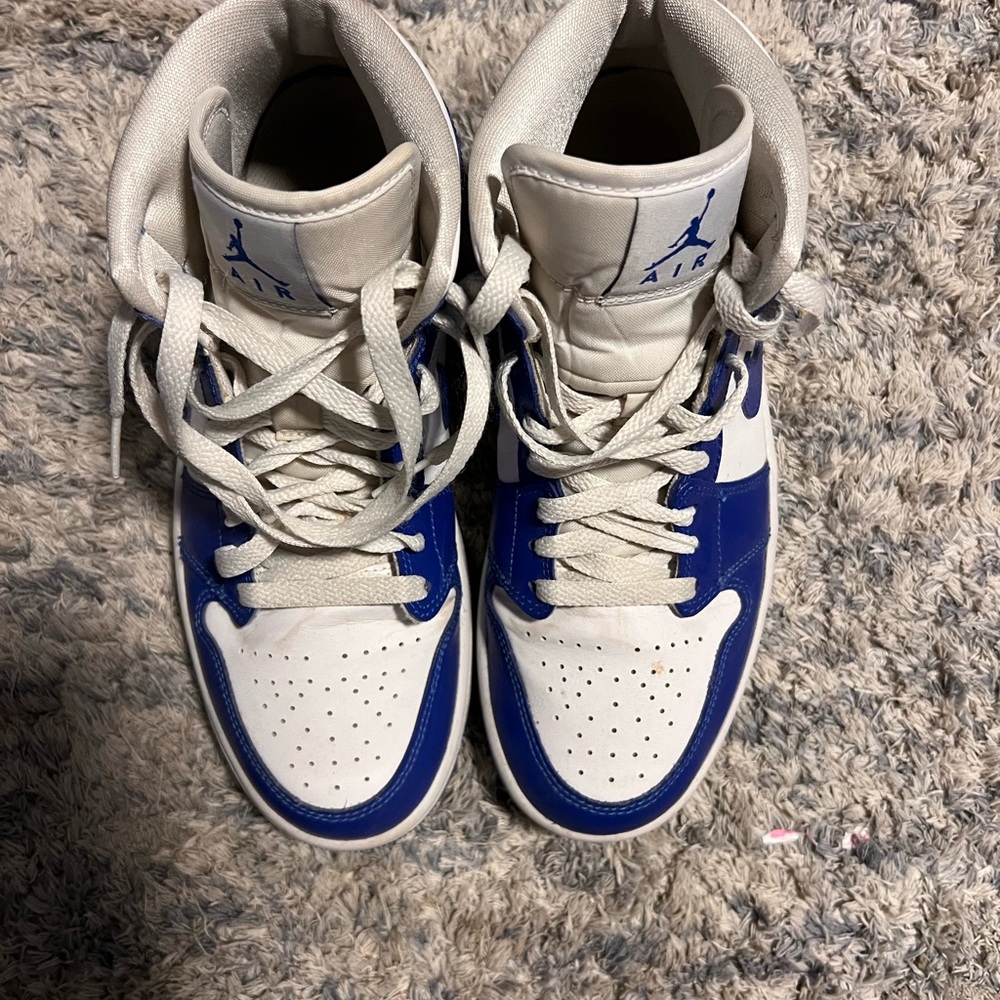 Woman’s Jordan 1 mid ‘Kentucky blue’